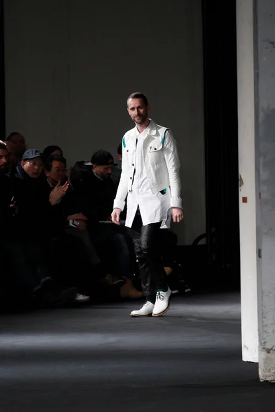 Look 32